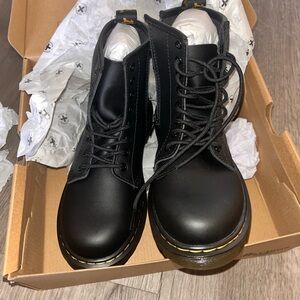 Dr. Martens YOUTH 1460 SOFTY T LEATHER LACE UP BOOTS